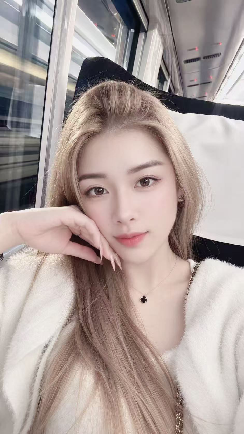 新人レナ(21才)